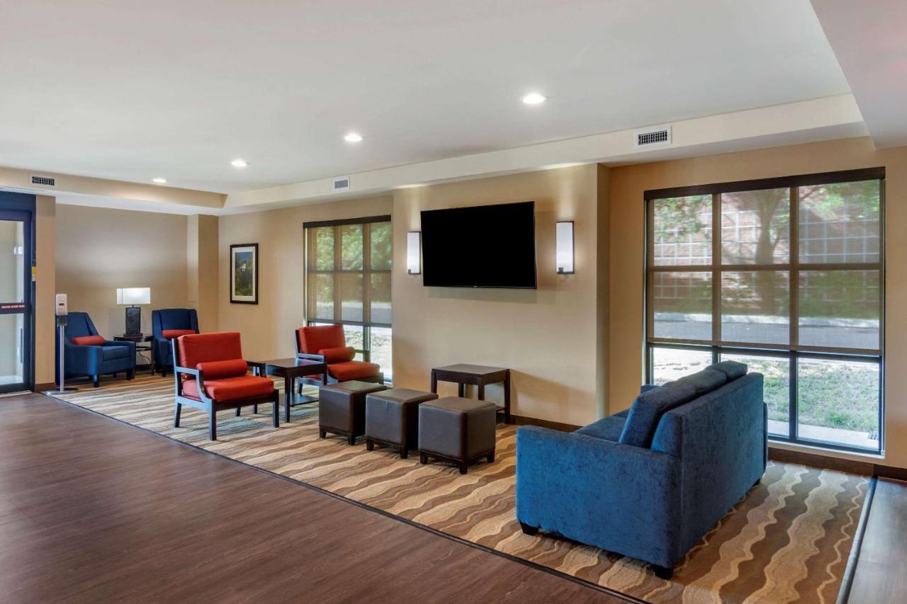 שרלוטסוויל Comfort Inn & Suites מראה חיצוני תמונה