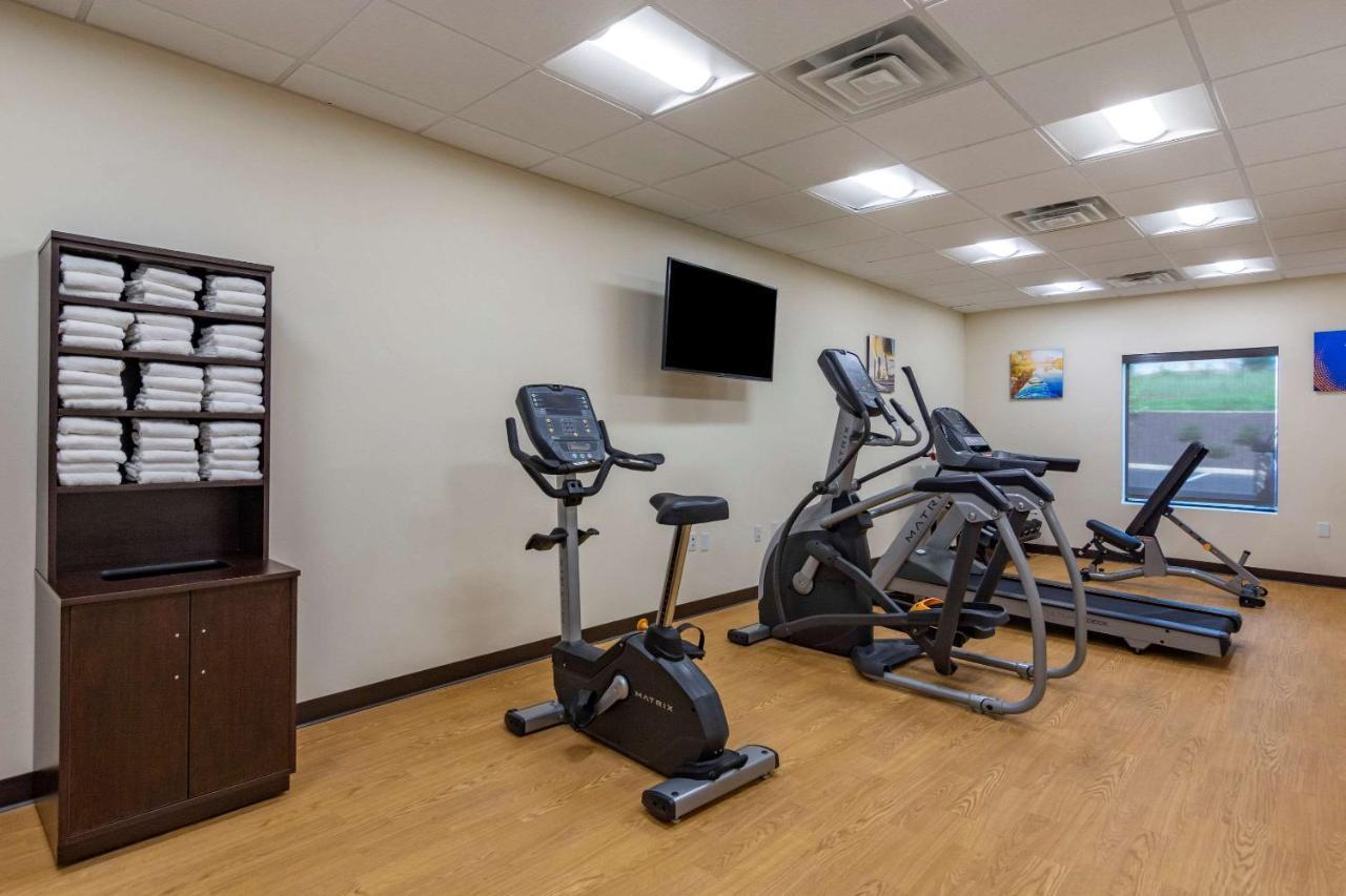 שרלוטסוויל Comfort Inn & Suites מראה חיצוני תמונה